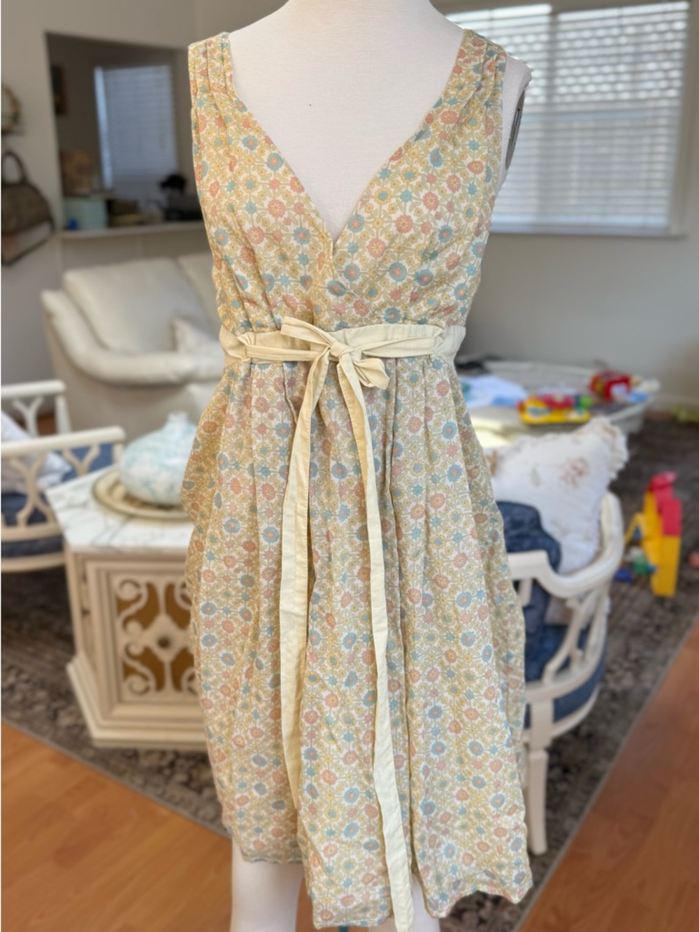 Twin-Set Sleeveless Floral V-Neck Tie-Waist Dress in Cream, Pale Blue, Peach